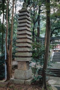 新殿神社　十三重塔